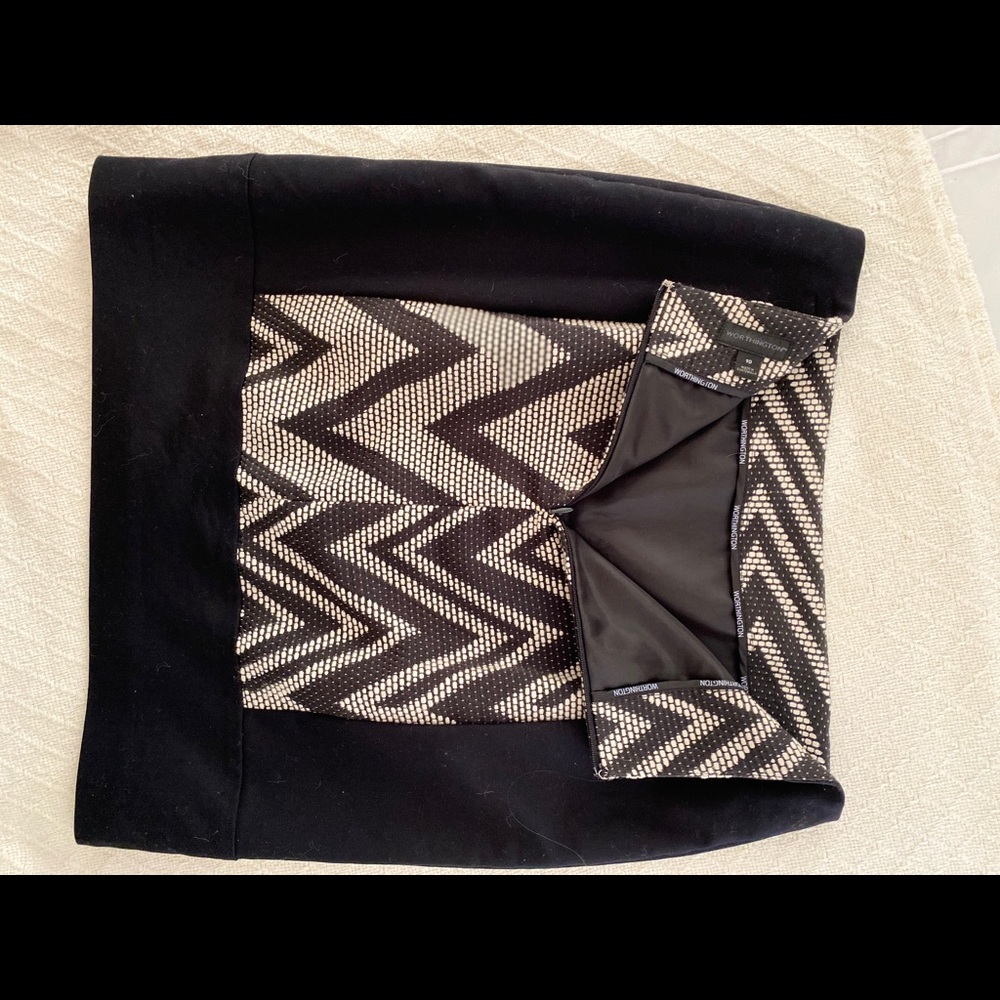 Worthington size 10, black and cream skirt.